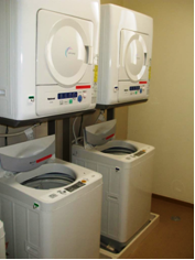 乾燥機と全自動洗濯機の様子